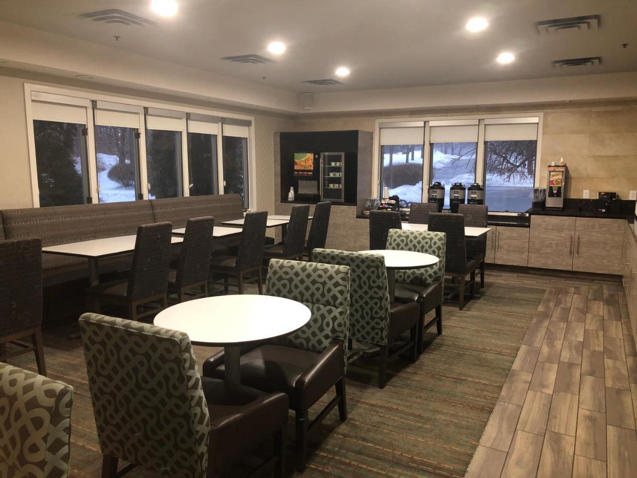 Albany Airport Inn And Suites 莱瑟姆 外观 照片